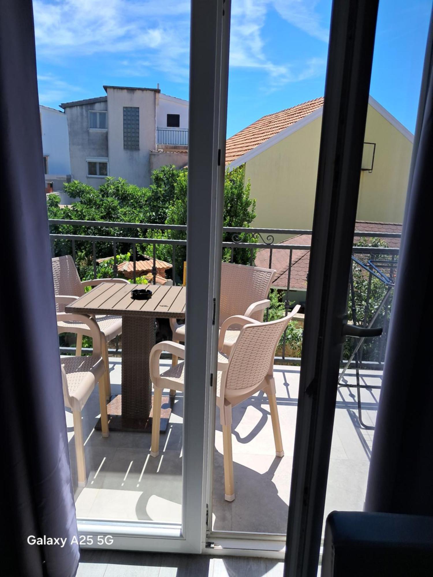 Tonci Apartment *